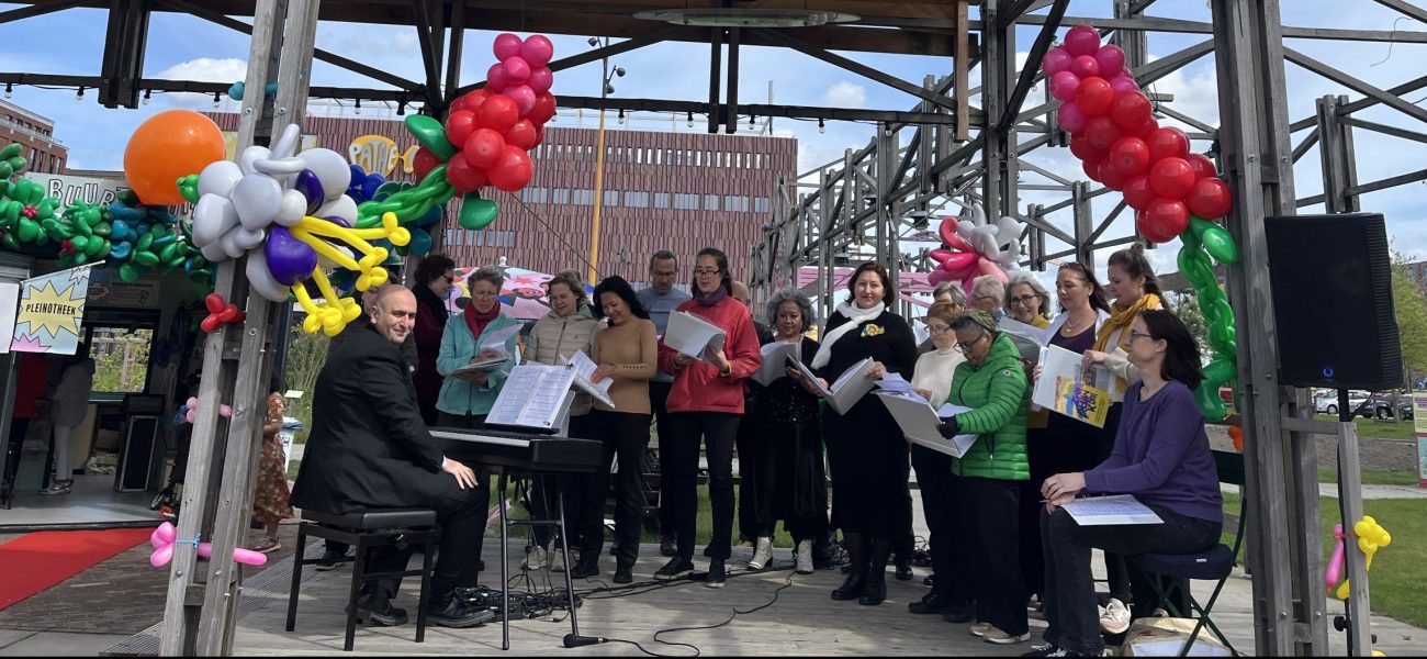 Zwaluwkoor Utrecht bij opening Pleinotheek